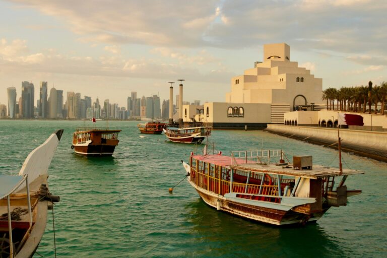 الشحن من الإمارات إلى قطر